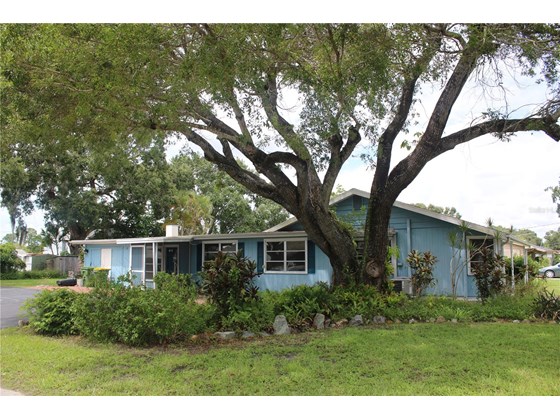 Single Family Home for sale at 407 N Pompano Ave, Sarasota, FL 34237 - MLS Number is A4512218