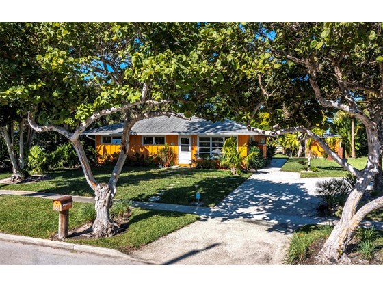 Single Family Home for sale at 711 Russell St, Longboat Key, FL 34228 - MLS Number is A4520114